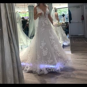 Wedding dress, never tried on sadly wedding was canceled. No alternations